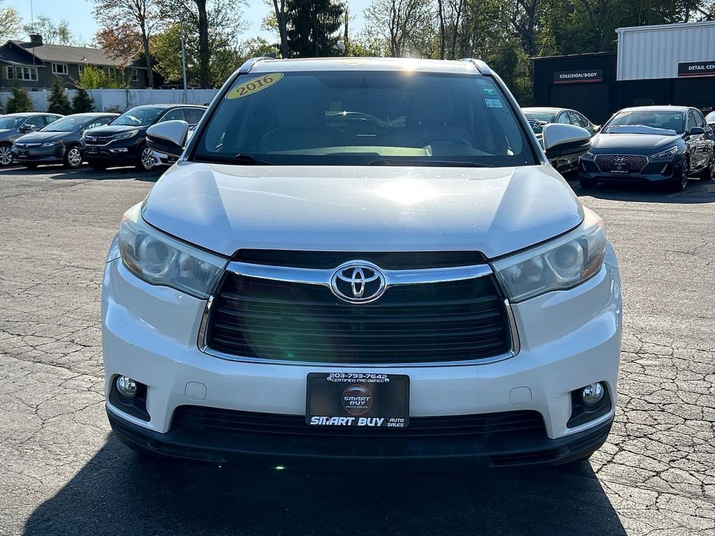 Used 2016 Toyota Highlander XLE AWD/4WD image 3