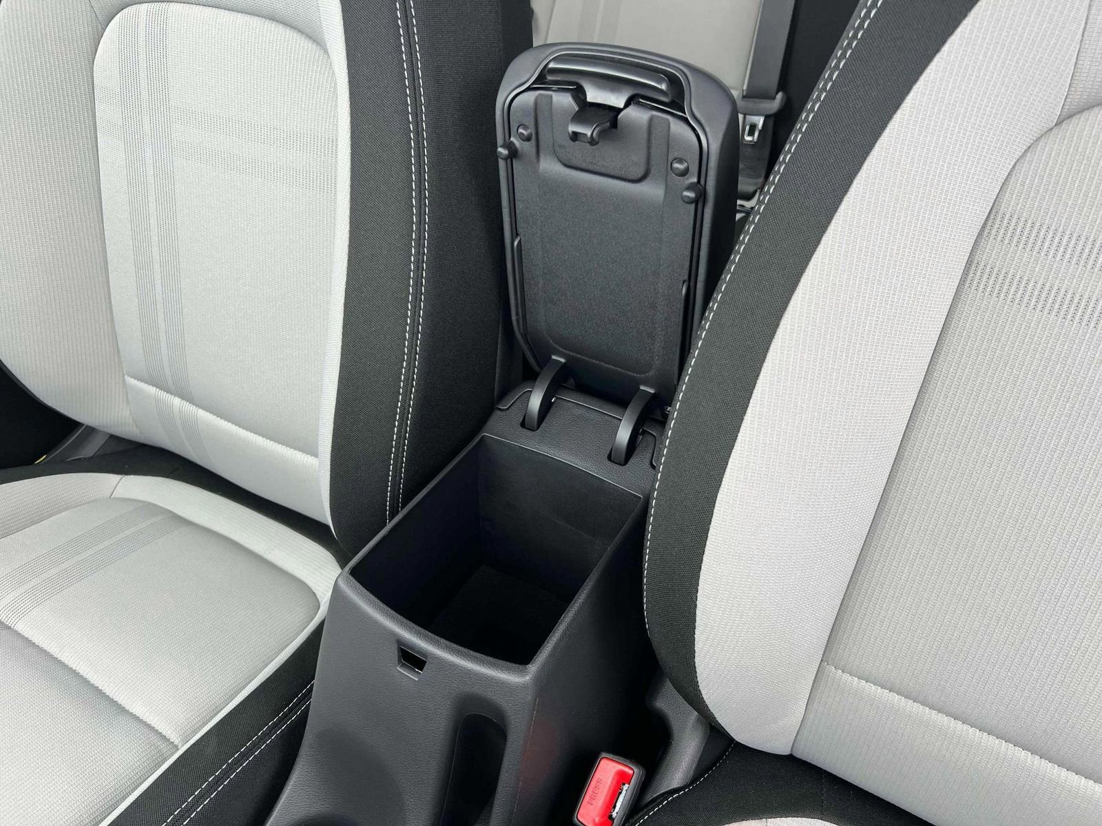 Used 2025 Hyundai Venue SEL image 18