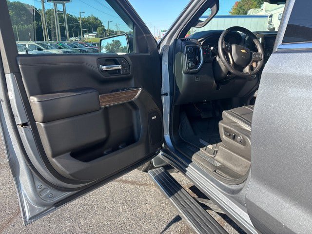 Used 2019 Chevrolet Silverado 1500 High Country w/ Technology Package AWD/4WD image 9