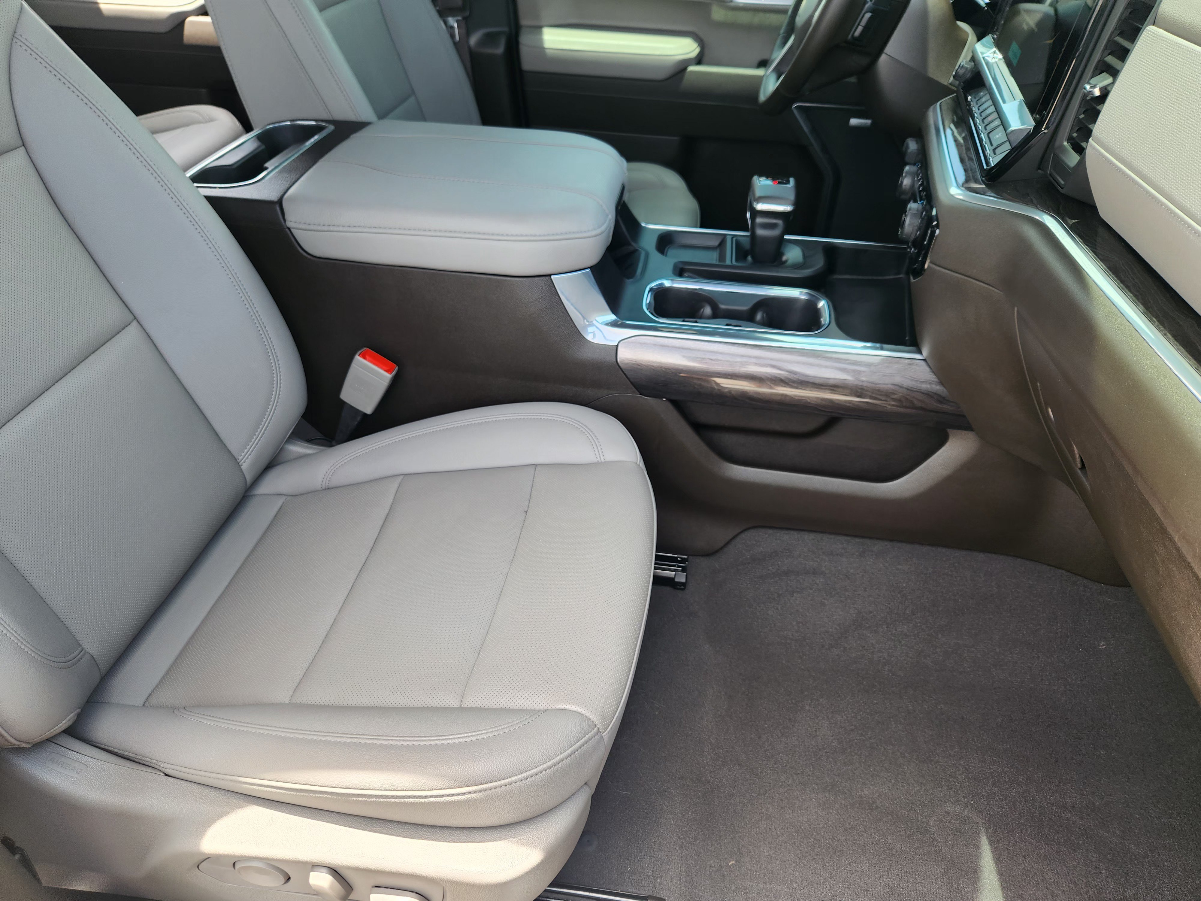 Used 2024 Chevrolet Silverado 1500 LTZ RWD image 15