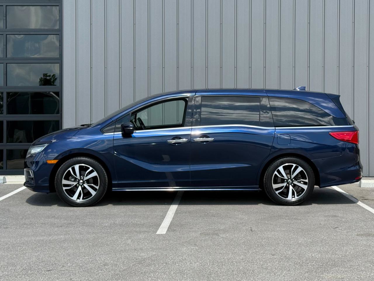 Used 2018 Honda Odyssey Elite image 8