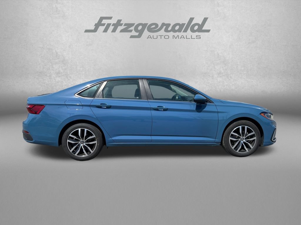 Used 2025 Volkswagen Jetta SE FWD image 7