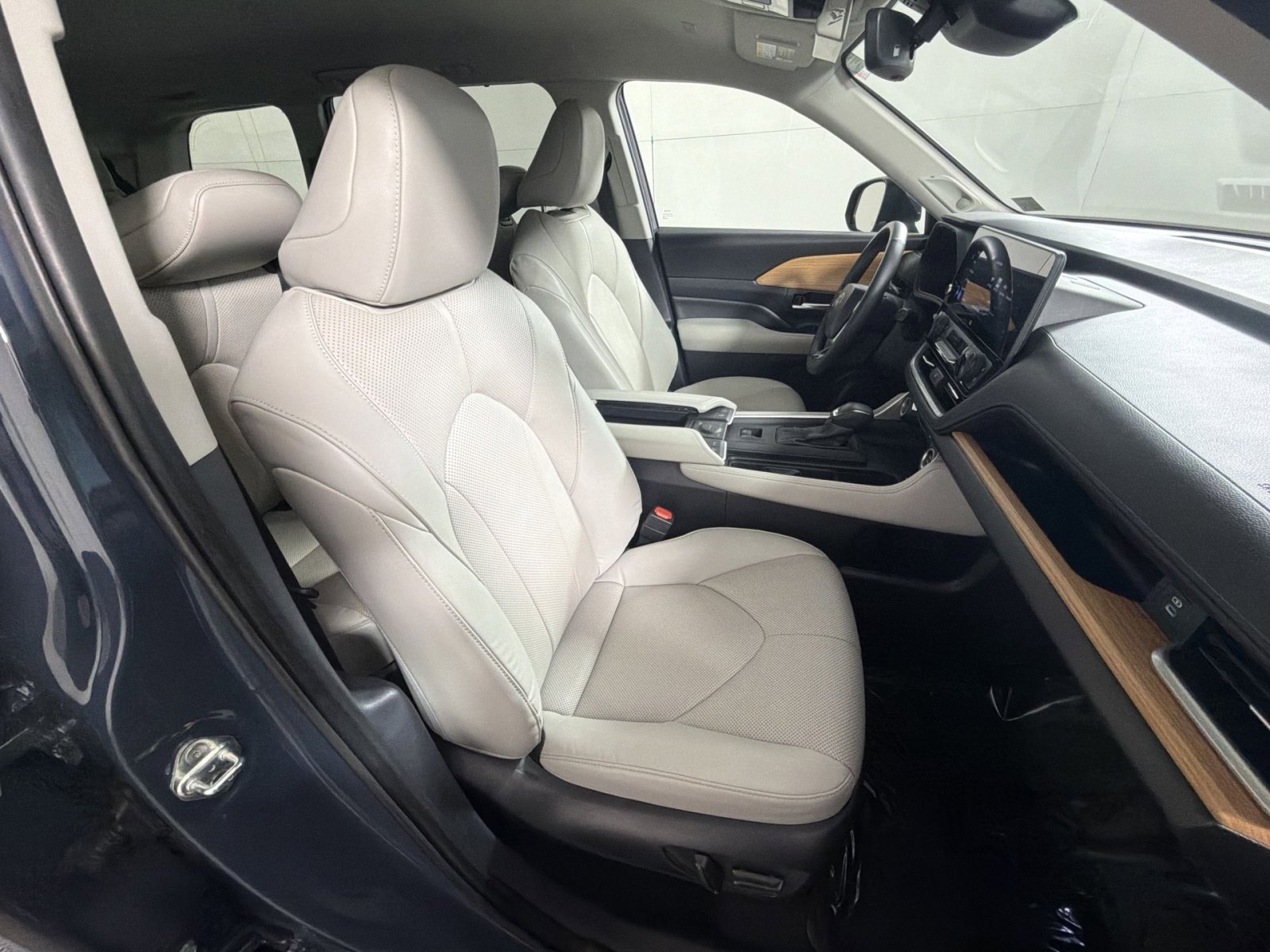 Used 2024 Toyota Grand Highlander XLE image 26