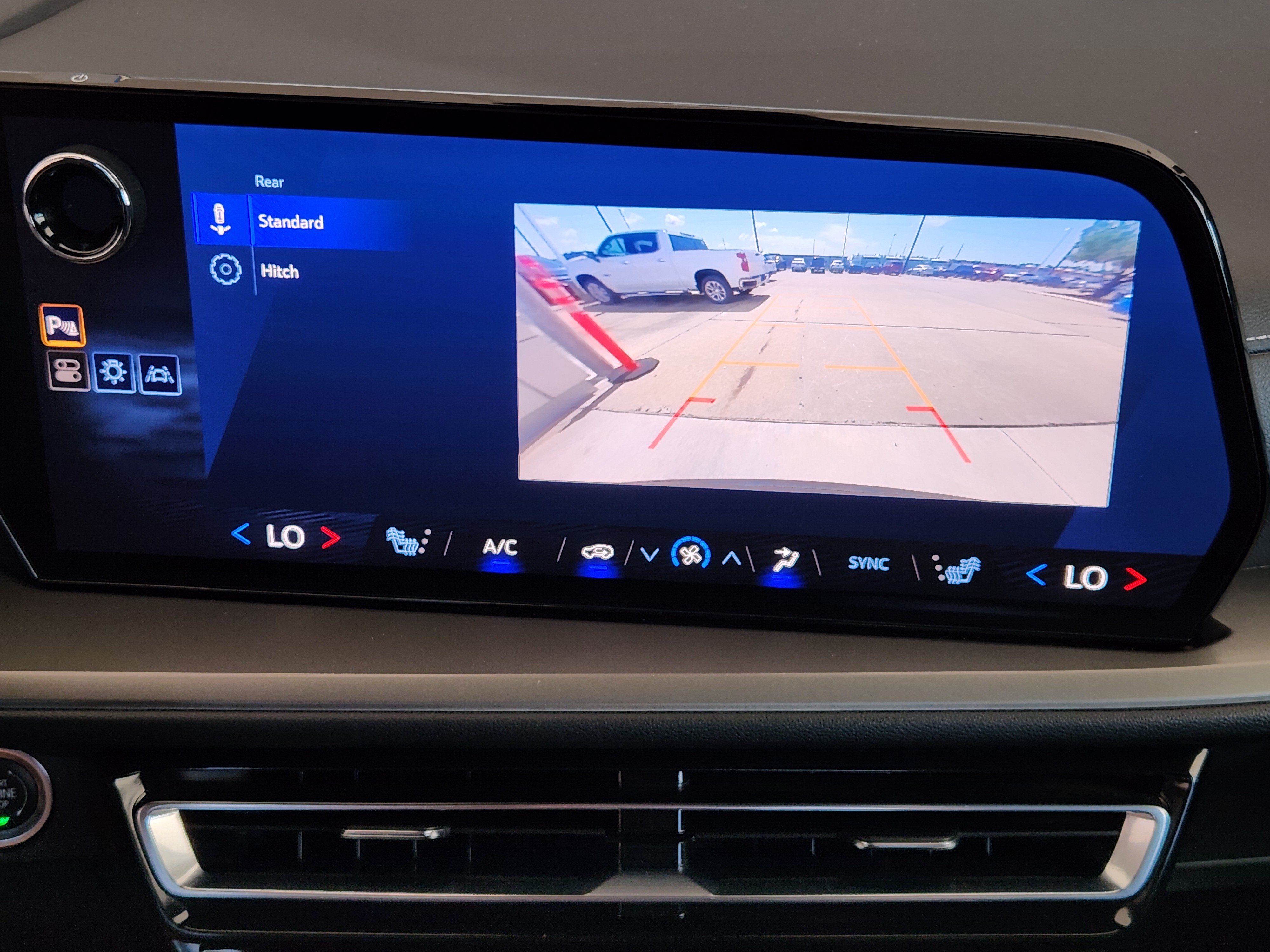 Certified 2025 Chevrolet Traverse LT FWD image 18