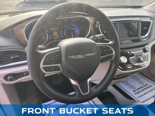 Used 2020 Chrysler Voyager L FWD image 15