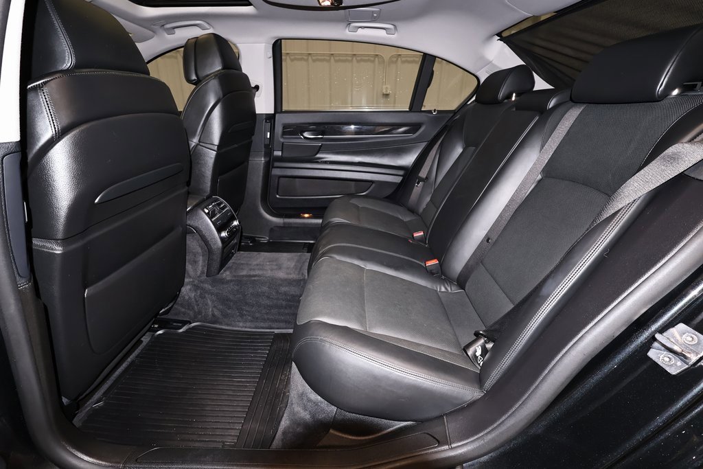 Used 2011 BMW 750Li xDrive image 16