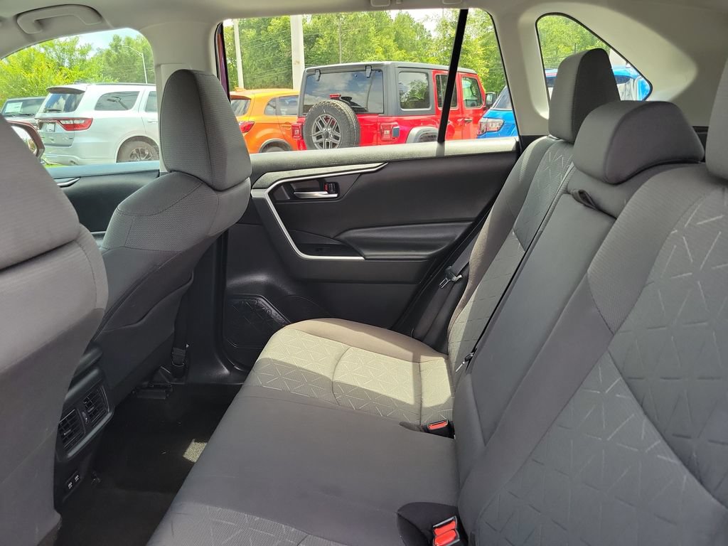 Used 2021 Toyota RAV4 XLE w/ Convenience Package FWD image 16