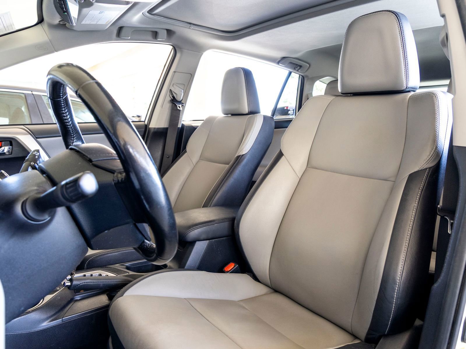 Used 2018 Toyota RAV4 Limited w/ Advanced Technology Package image 15