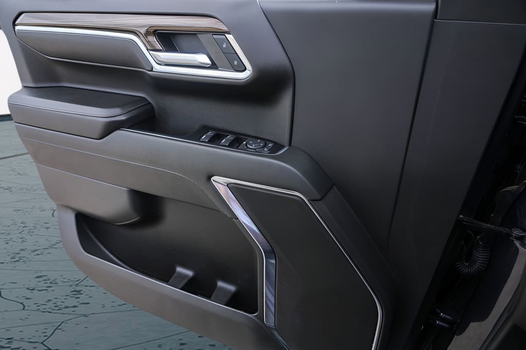 Used 2024 Chevrolet Silverado 1500 LT image 24