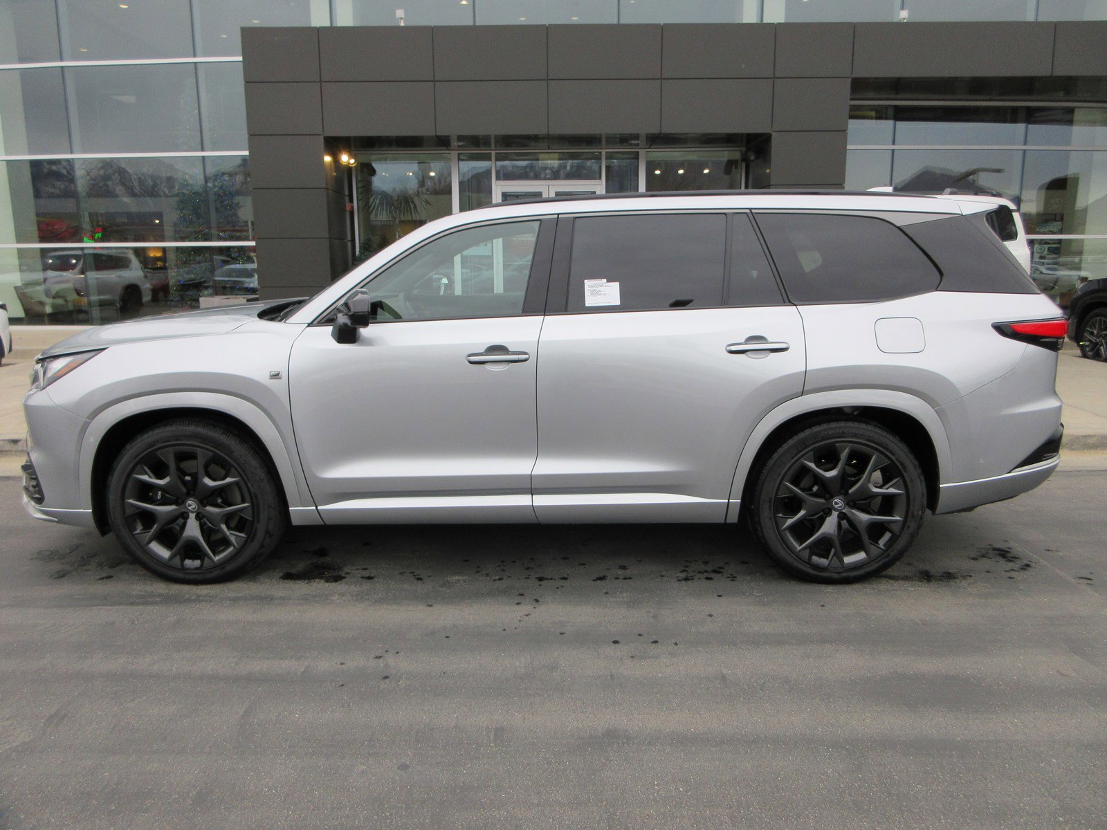 New 2026 Lexus TX 500h AWD image 4