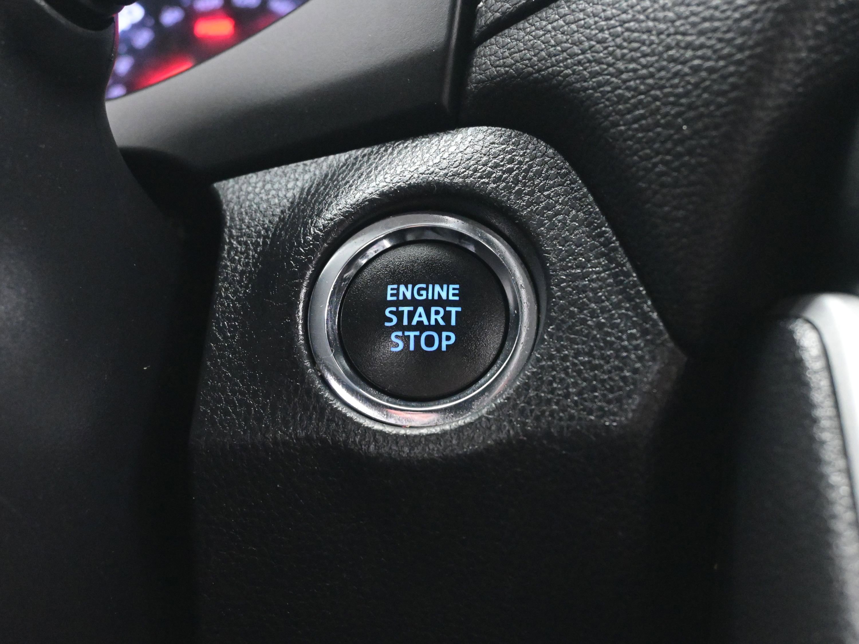 Used 2021 Toyota RAV4 XLE AWD/4WD image 22
