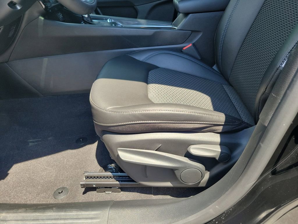Used 2024 Jeep Compass Latitude AWD/4WD image 16