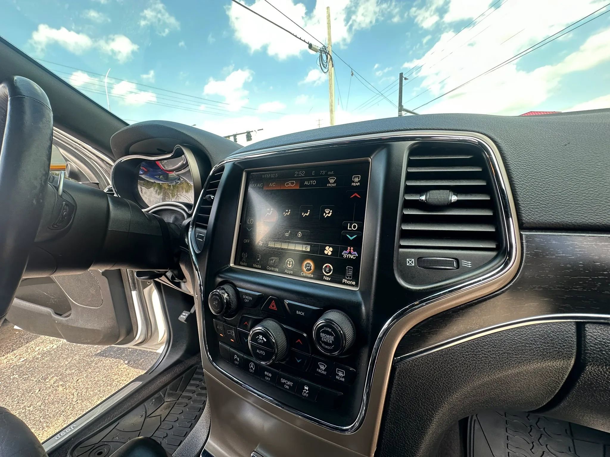 Used 2017 Jeep Grand Cherokee Limited image 31