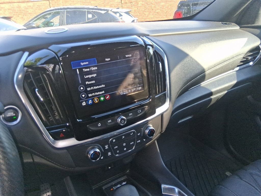 Used 2022 Chevrolet Traverse LT FWD image 12