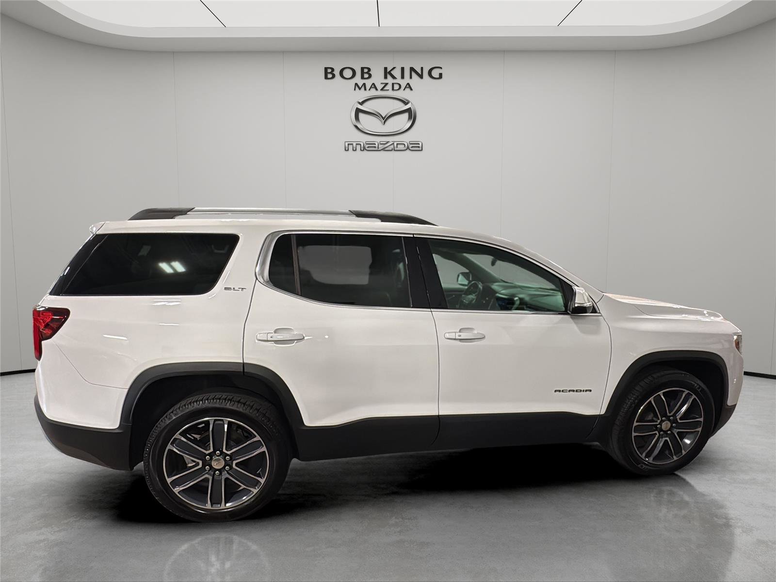 Used 2020 GMC Acadia SLT w/ Driver Alert Package II image 6