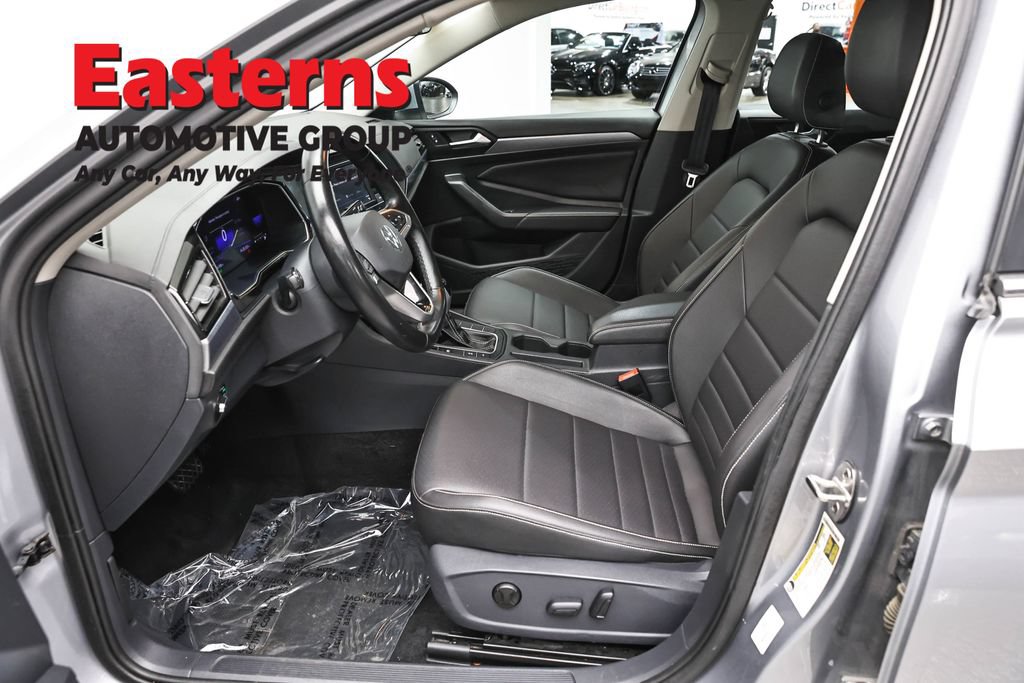 Used 2024 Volkswagen Jetta SE FWD image 14