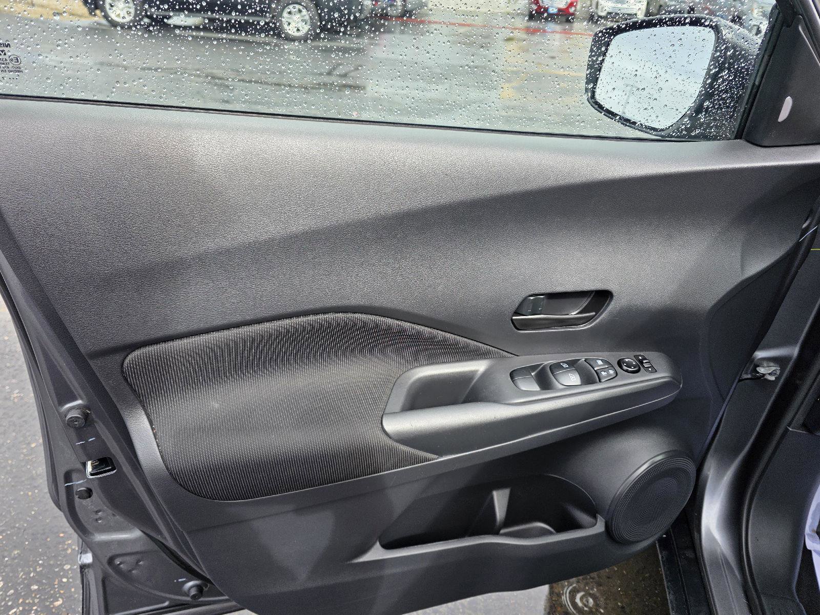 Used 2022 Nissan Kicks S image 7