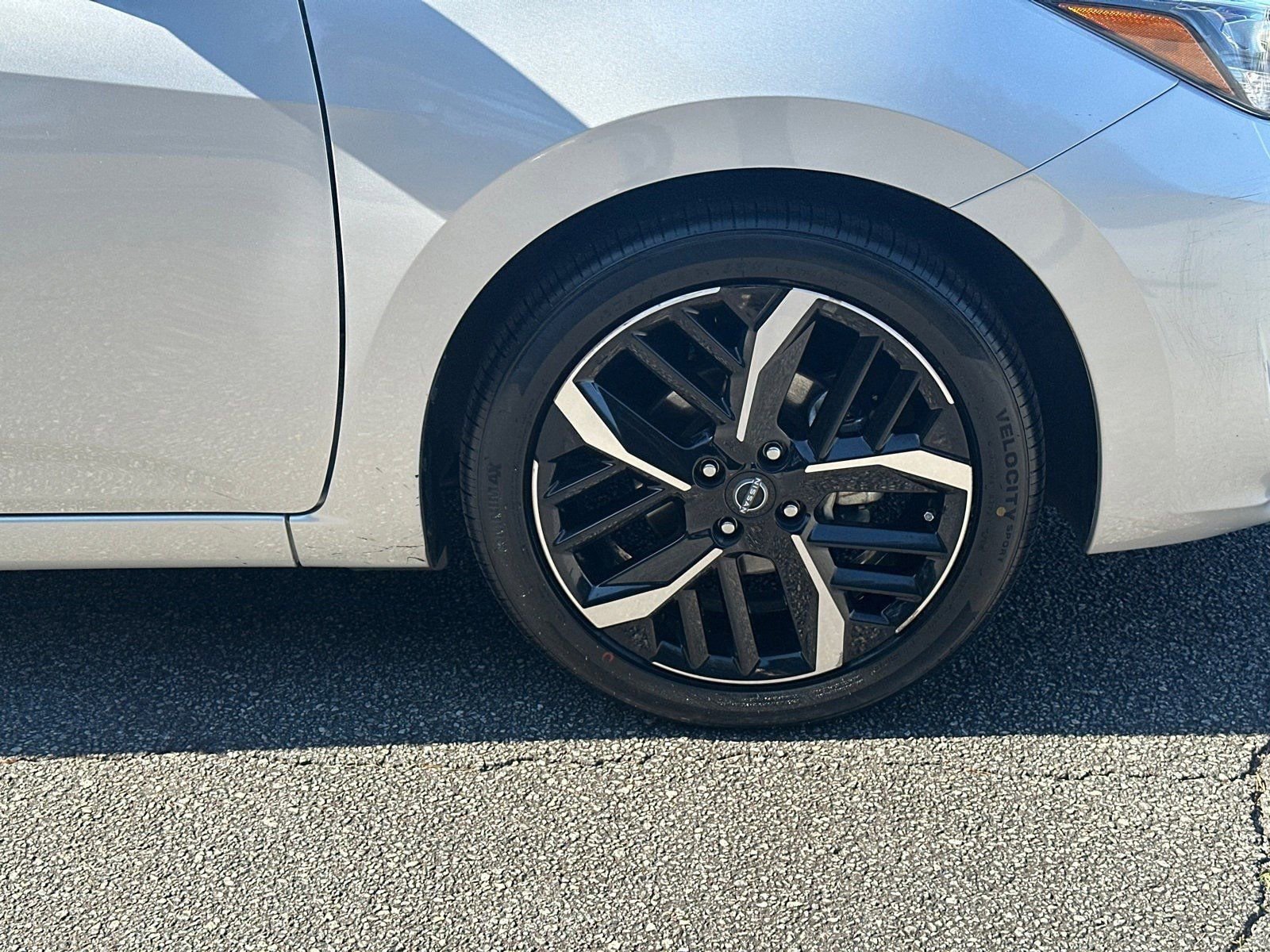 Used 2024 Nissan Versa SR image 12