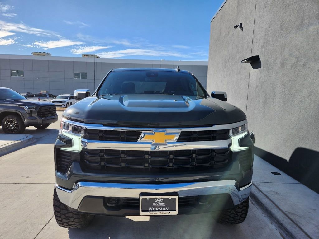 Used 2025 Chevrolet Silverado 1500 LT image 2