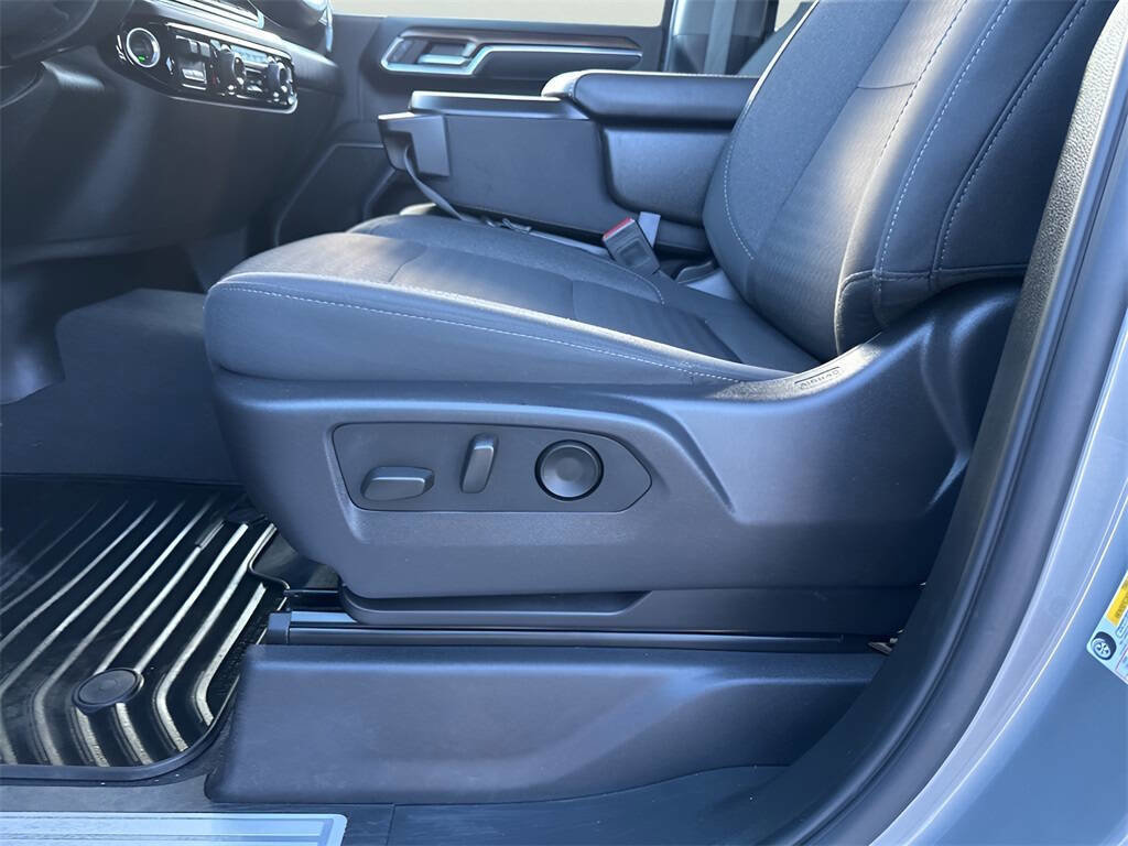 Used 2025 Chevrolet Silverado 1500 LT image 19
