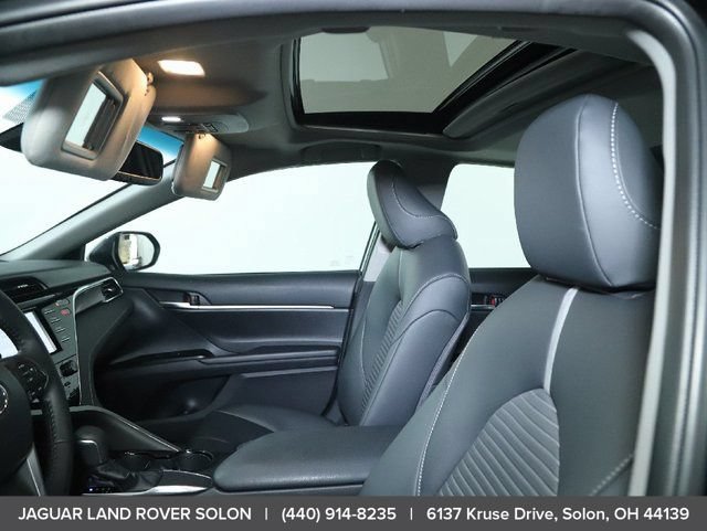 Used 2018 Toyota Camry SE w/ Moonroof Package FWD image 18
