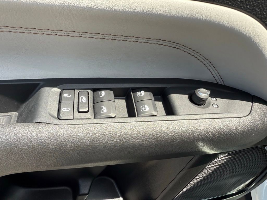 Certified 2025 Jeep Compass Limited AWD/4WD image 20
