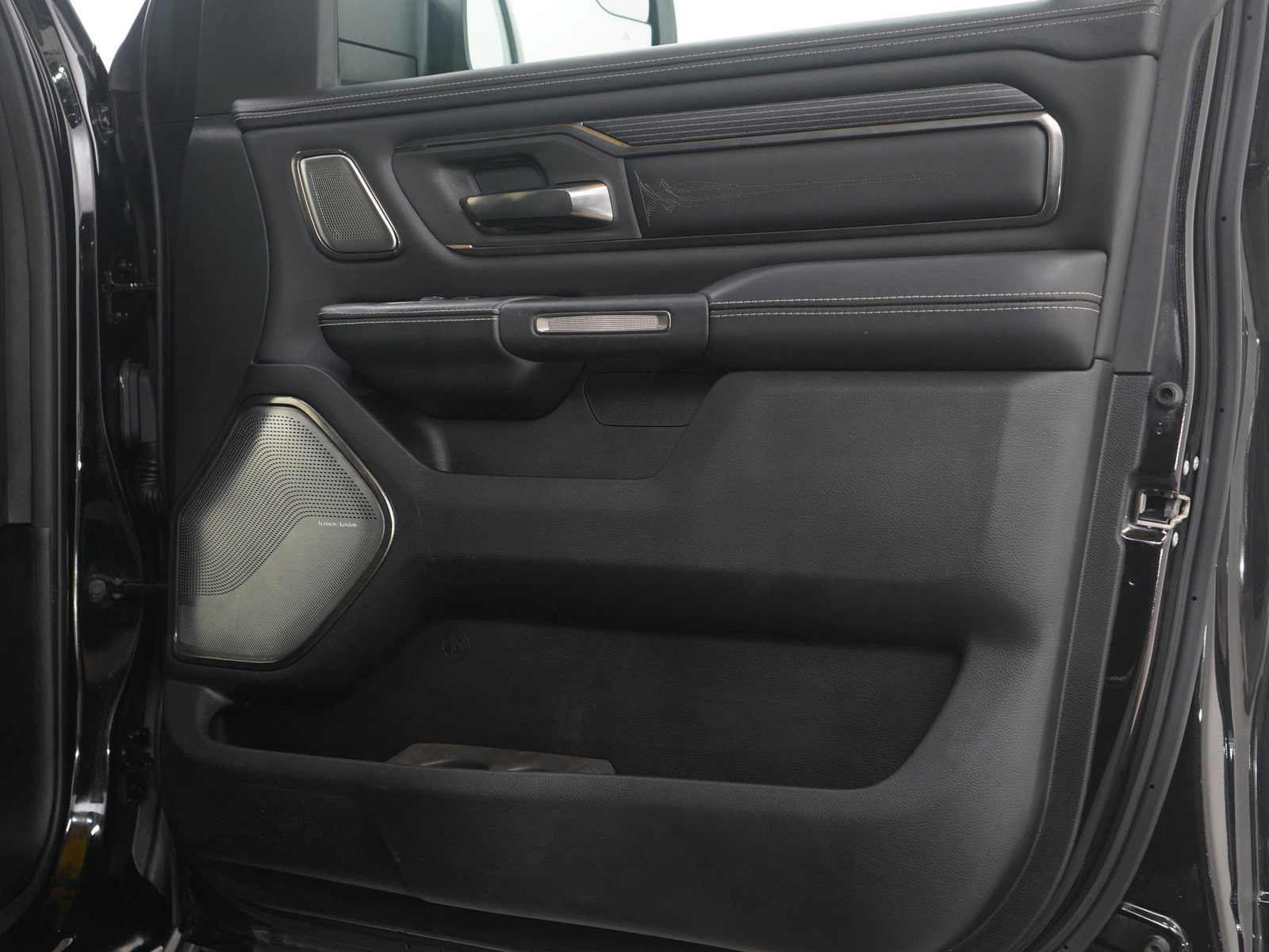 Used 2019 RAM 1500 Limited image 9