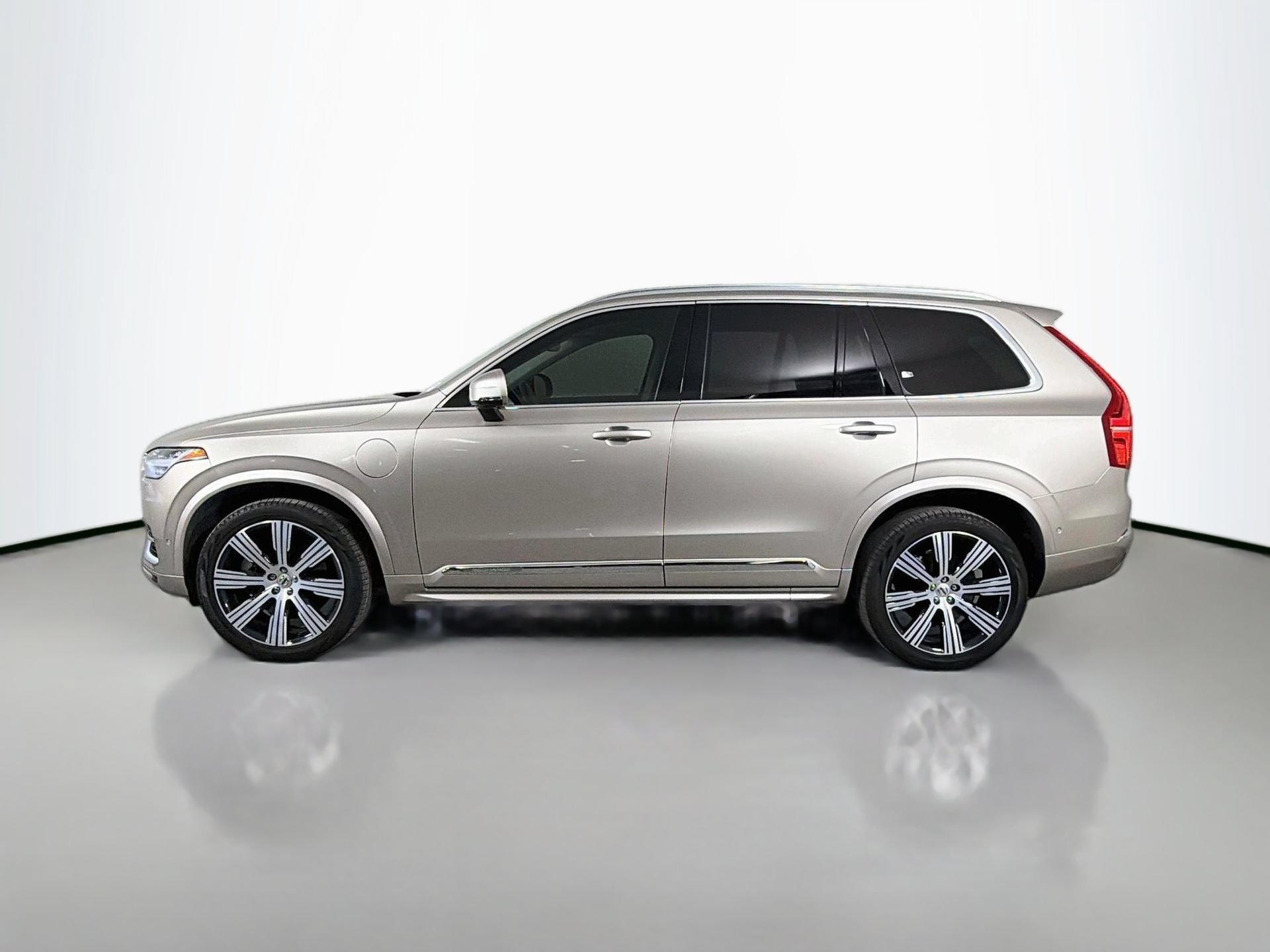 Certified 2024 Volvo XC90 T8 Plus w/ Protection Package Premier AWD/4WD image 9