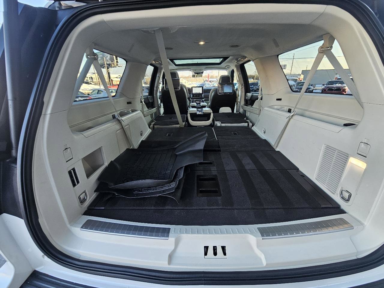 Used 2018 Lincoln Navigator L Black Label w/ Cargo Package AWD/4WD image 17