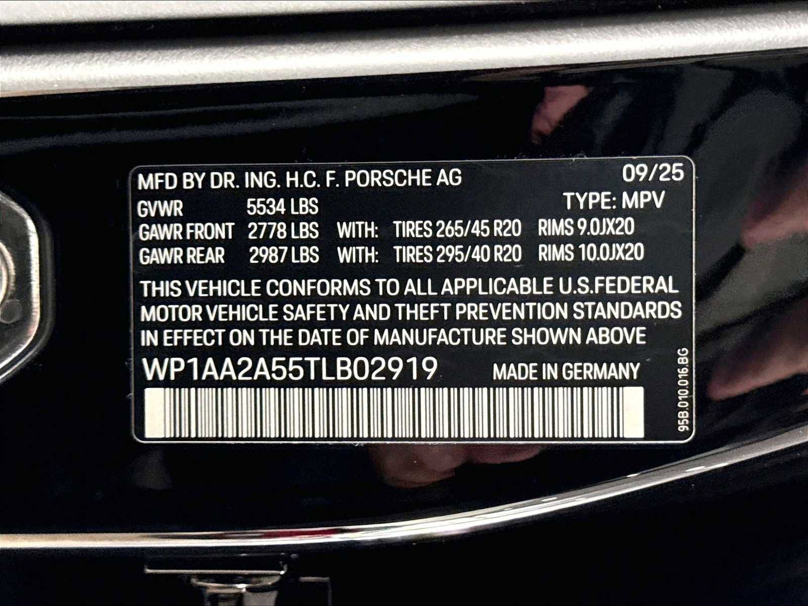 Used 2026 Porsche Macan AWD/4WD image 36