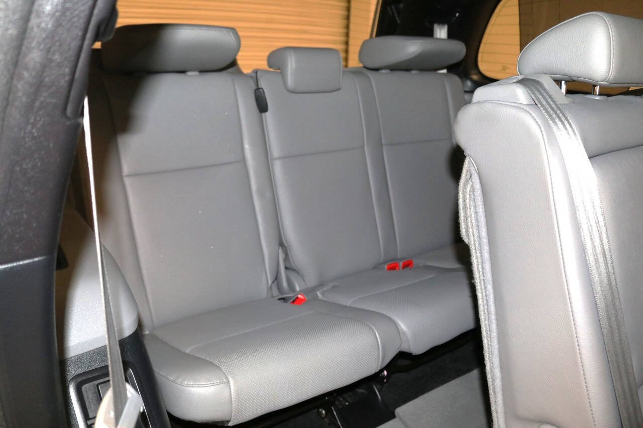 Used 2017 Toyota Sequoia Limited w/ Safety & Convenience Package AWD/4WD image 19