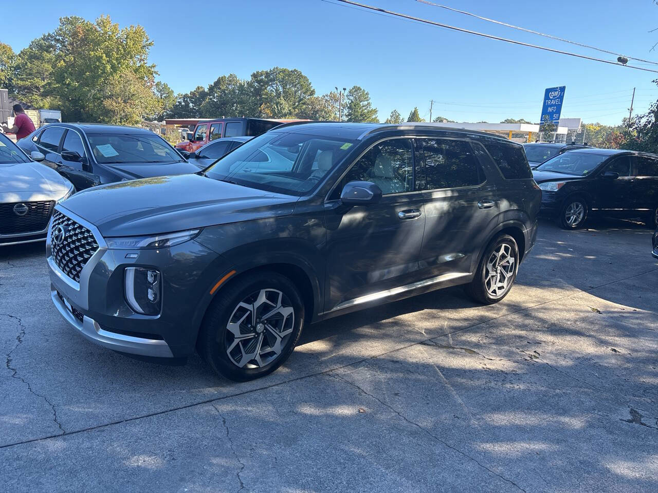 Used 2021 Hyundai Palisade Calligraphy image 2