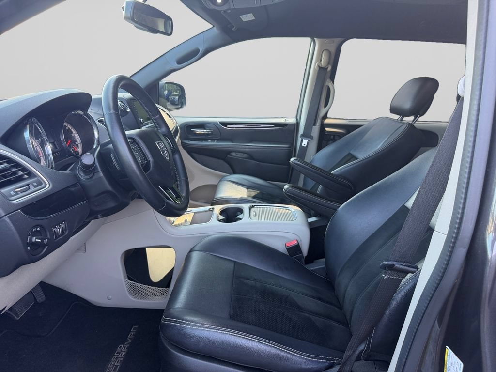 Used 2016 Dodge Grand Caravan SXT FWD image 10