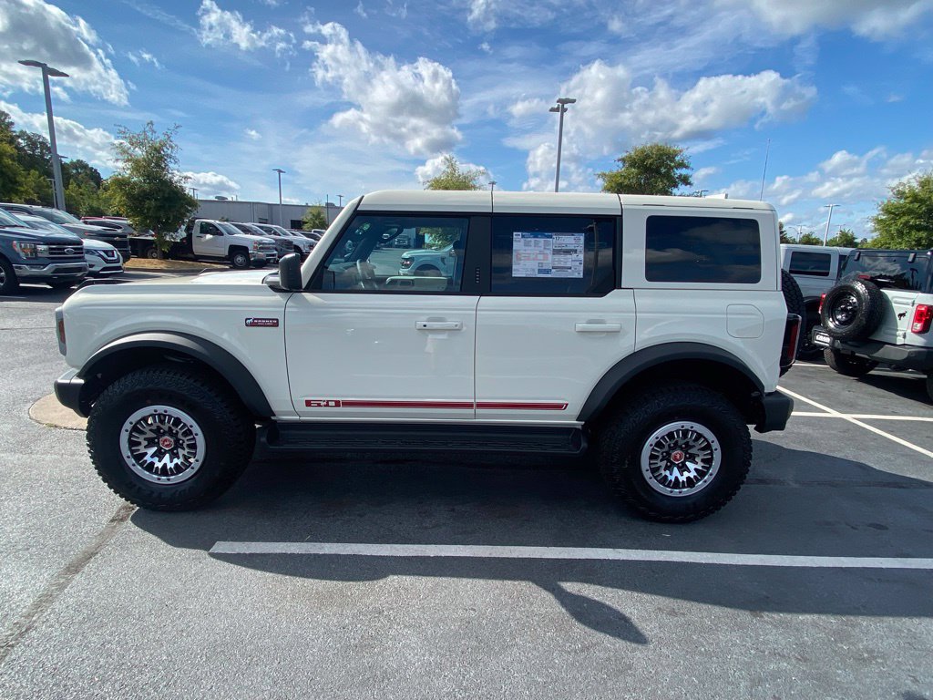 New 2026 Ford Bronco Outer Banks w/ Sasquatch Package AWD/4WD image 4