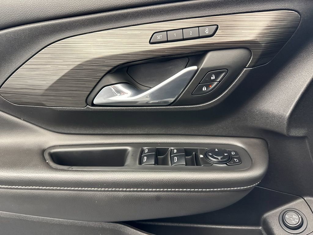 Used 2024 GMC Terrain SLT image 10