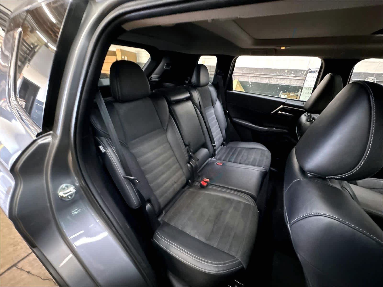 Used 2022 Mitsubishi Outlander SE AWD/4WD image 29