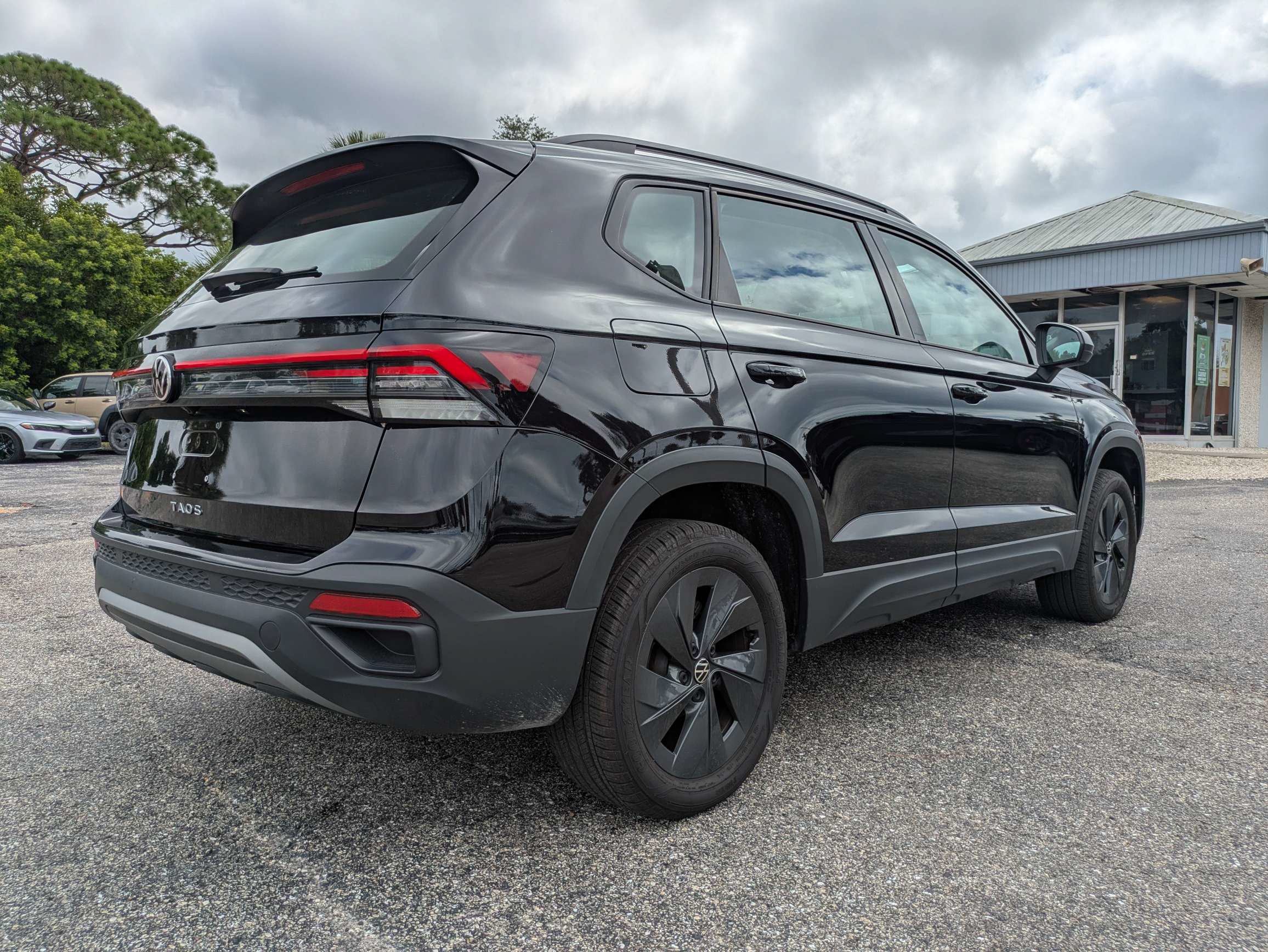 Used 2025 Volkswagen Taos S FWD image 4