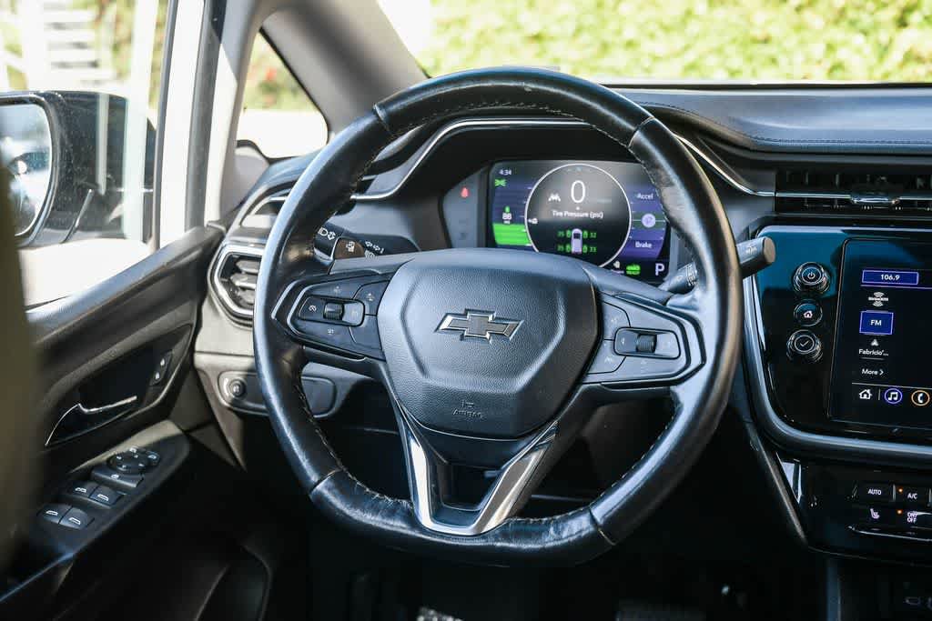 Used 2023 Chevrolet Bolt LT w/ Infotainment Package FWD image 12