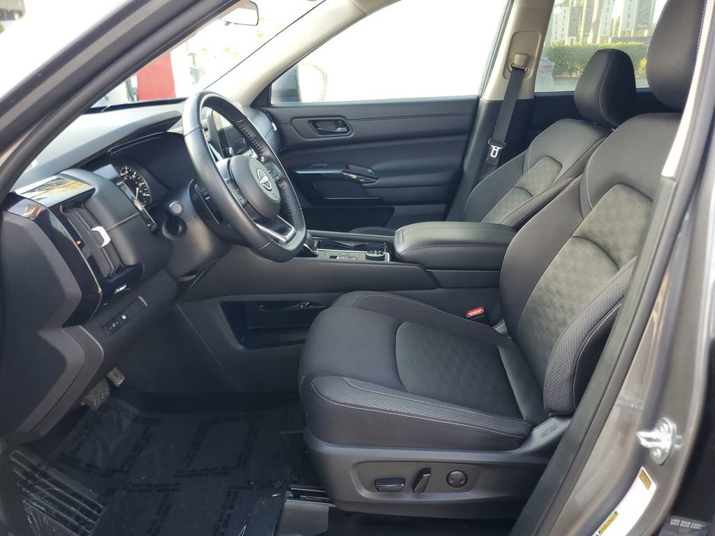 Used 2024 Nissan Pathfinder SV AWD/4WD image 15