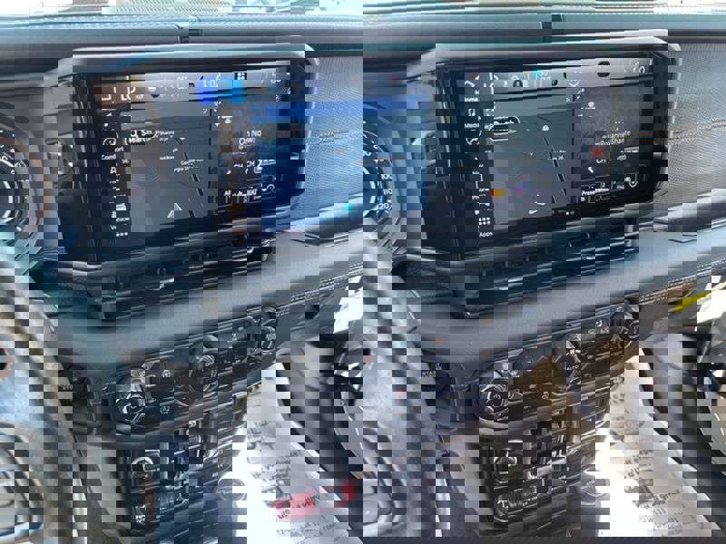 Used 2024 Jeep Gladiator Mojave w/ Technology Group image 24