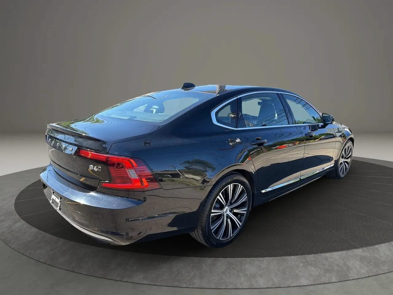 Used 2024 Volvo S90 B6 Plus AWD/4WD image 5