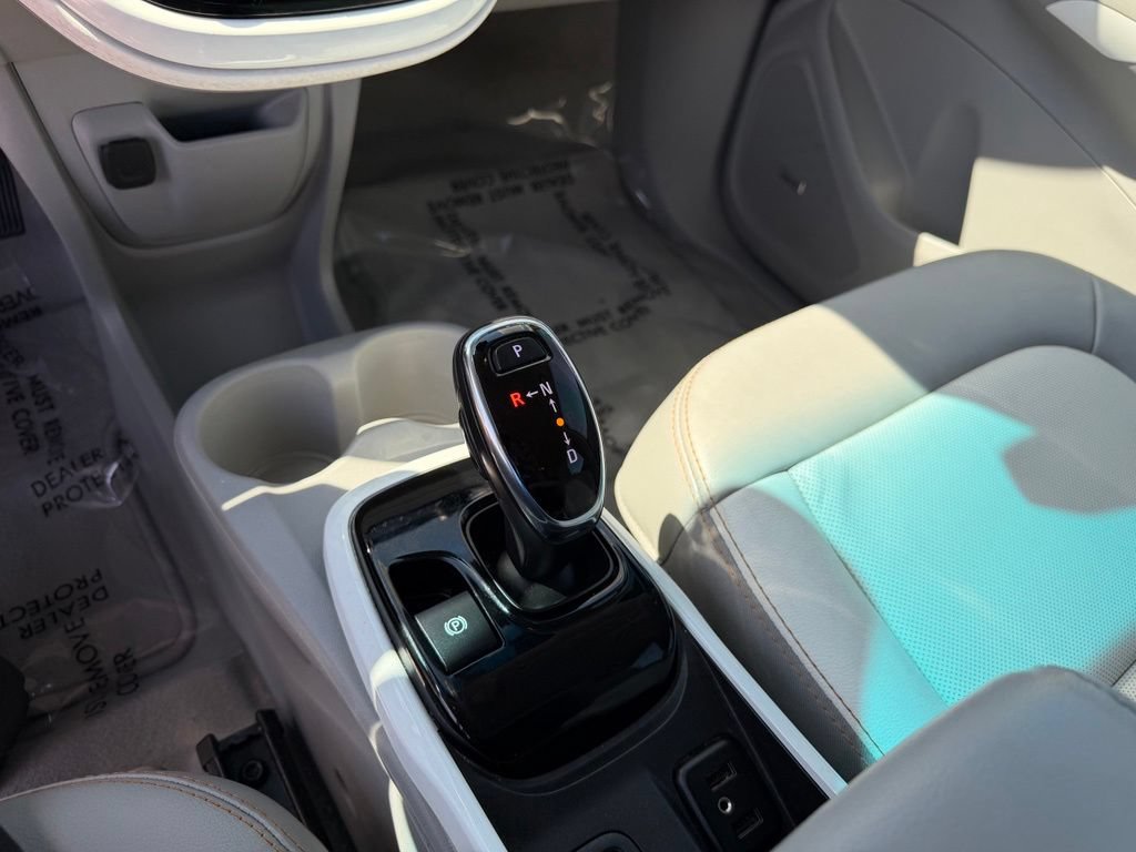 Used 2019 Chevrolet Bolt Premier w/ Infotainment Package FWD image 28