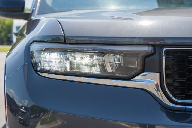 Used 2023 Jeep Grand Cherokee L Laredo AWD/4WD image 23