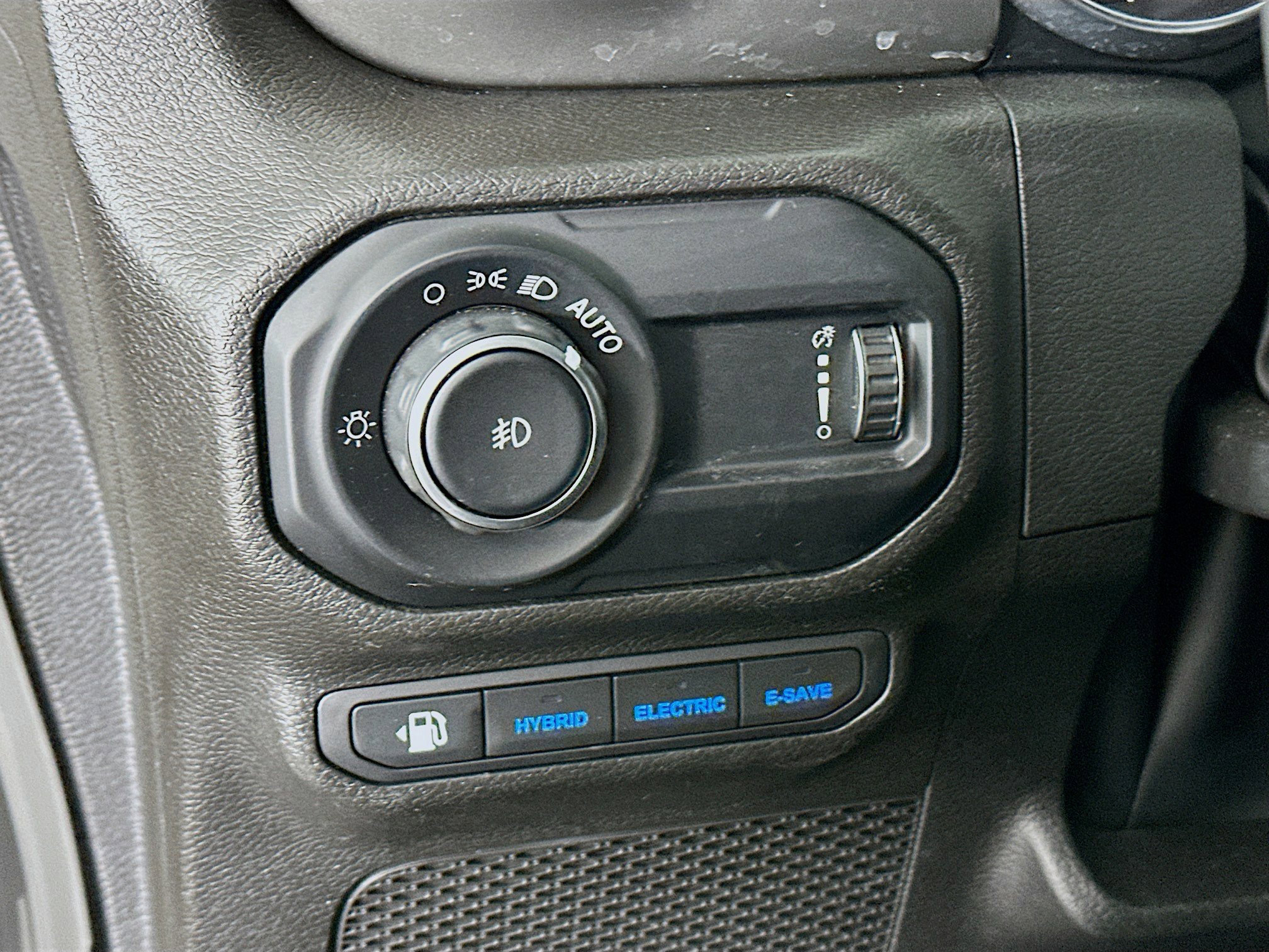 Used 2023 Jeep Wrangler Unlimited w/ Cold Weather Group image 16