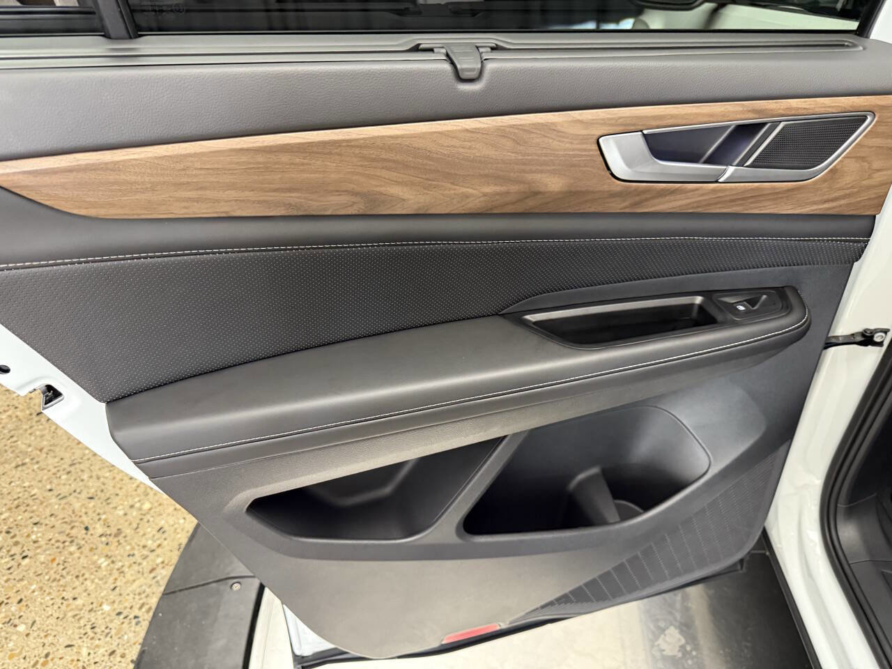 Used 2024 Volkswagen Atlas SE w/ Panoramic Sunroof Package image 22