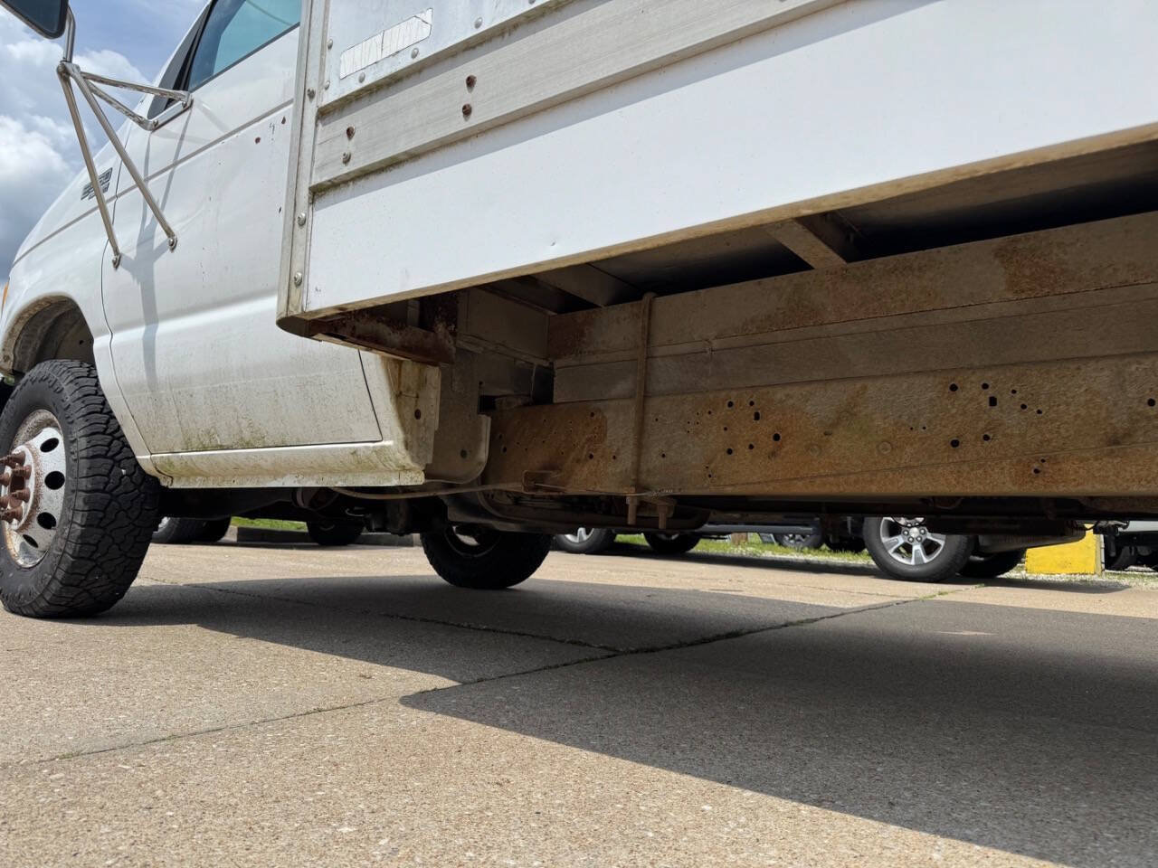 Used 1998 Ford E-350 and Econoline 350 RWD image 12