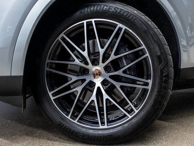 Used 2025 Porsche Cayenne image 18