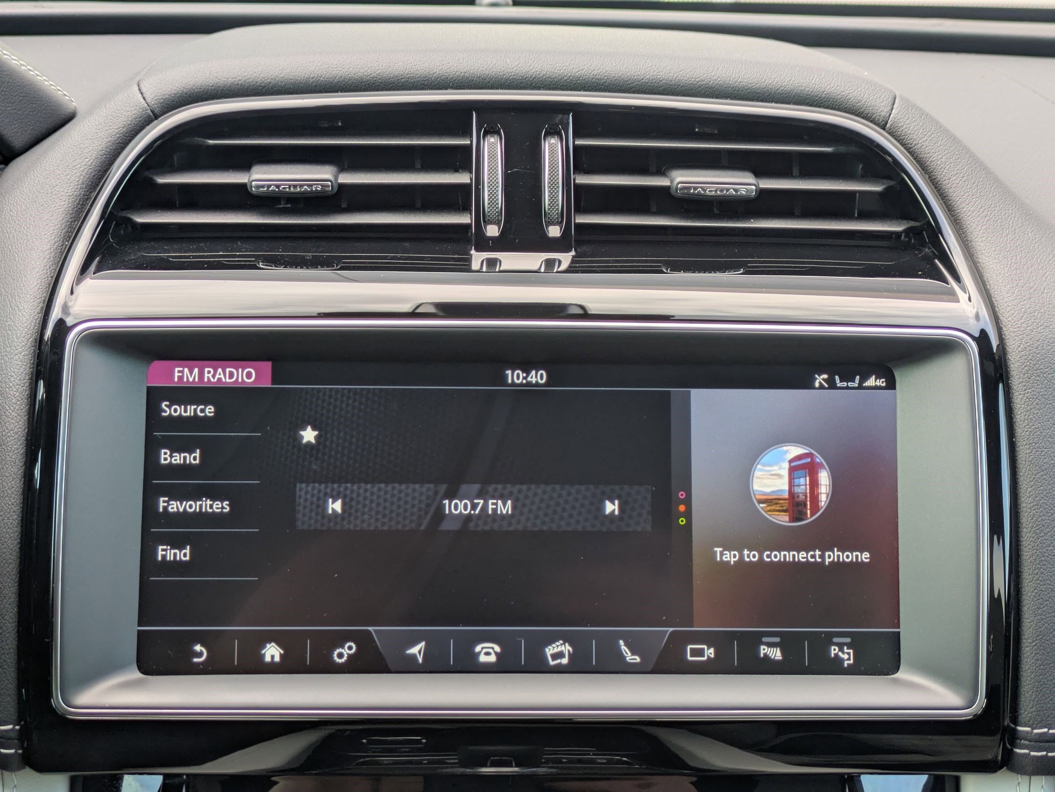 Used 2020 Jaguar F-PACE SVR image 22