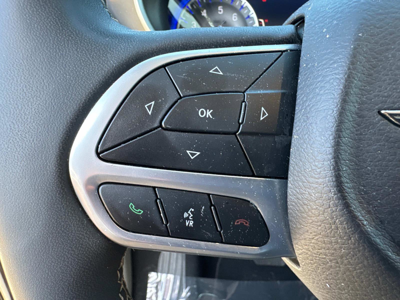 Used 2024 Chrysler Pacifica Touring-L image 31