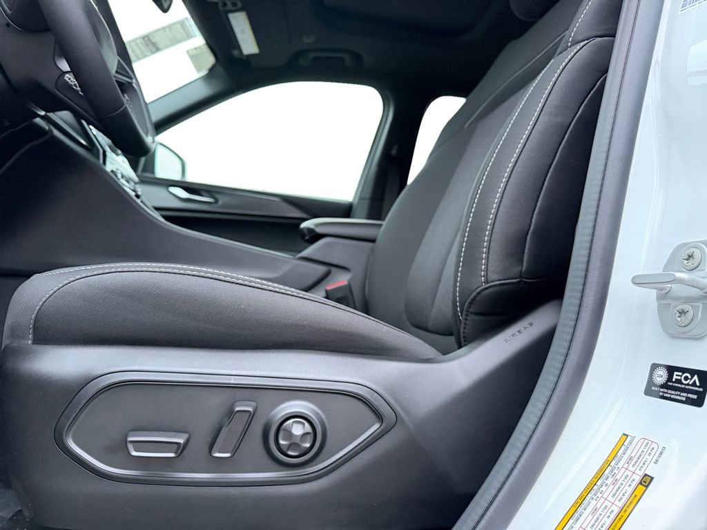 New 2025 Jeep Grand Cherokee Laredo X w/ Luxury Tech Group I image 10